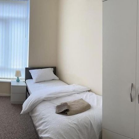Rooms 7 Minutes From Etihad Mánchester Exterior foto