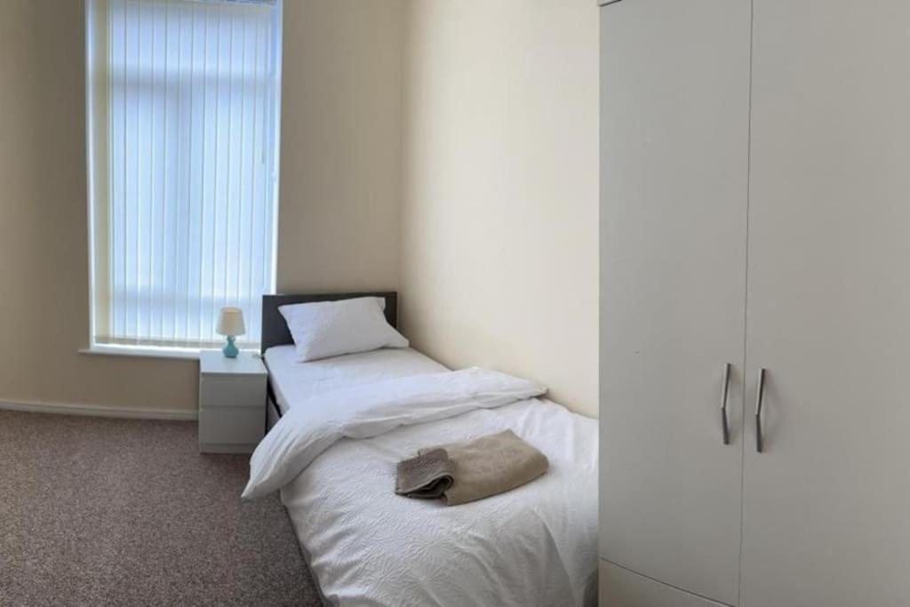 Rooms 7 Minutes From Etihad Mánchester Exterior foto