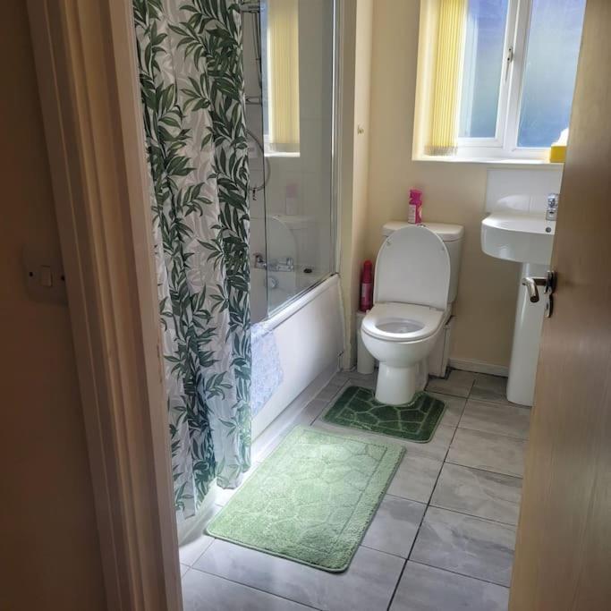 Rooms 7 Minutes From Etihad Mánchester Exterior foto