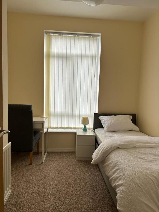 Rooms 7 Minutes From Etihad Mánchester Exterior foto